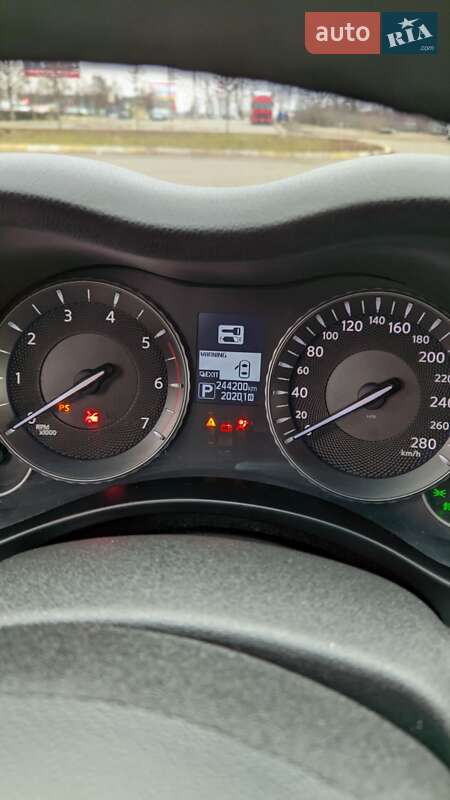 Седан Infiniti Q70 2014 в Бучі