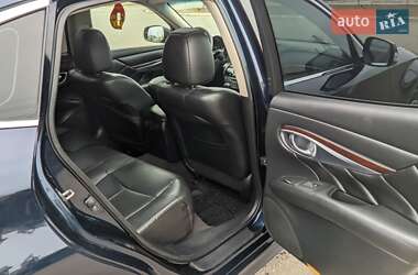 Седан Infiniti Q70 2014 в Буче