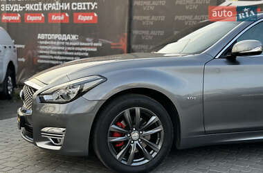 Седан Infiniti Q70 2015 в 