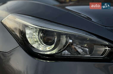 Седан Infiniti Q70 2015 в 