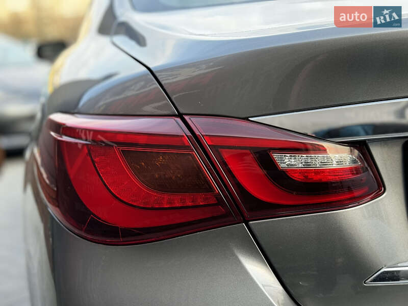 Седан Infiniti Q70 2015 в Виннице