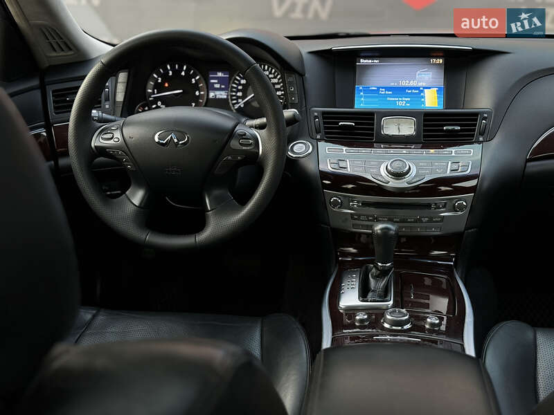 Седан Infiniti Q70 2015 в Виннице
