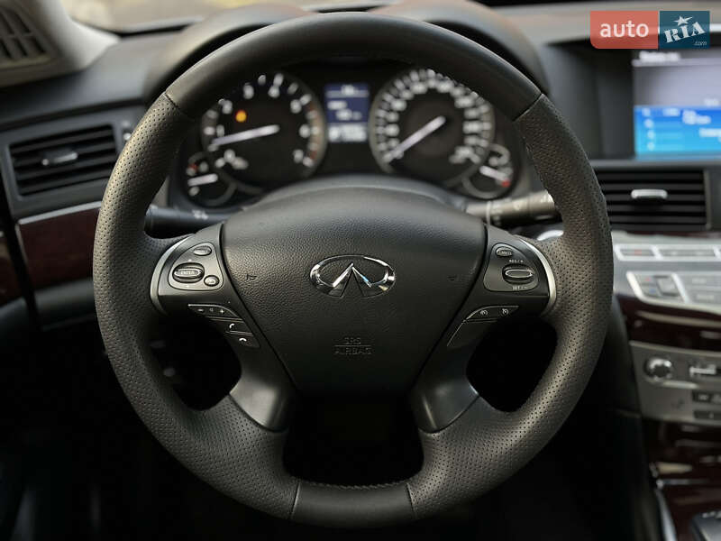 Седан Infiniti Q70 2015 в Виннице