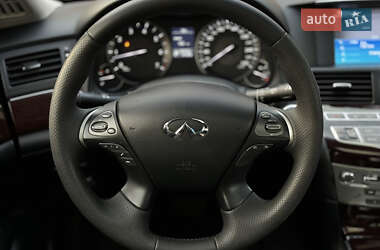Седан Infiniti Q70 2015 в 