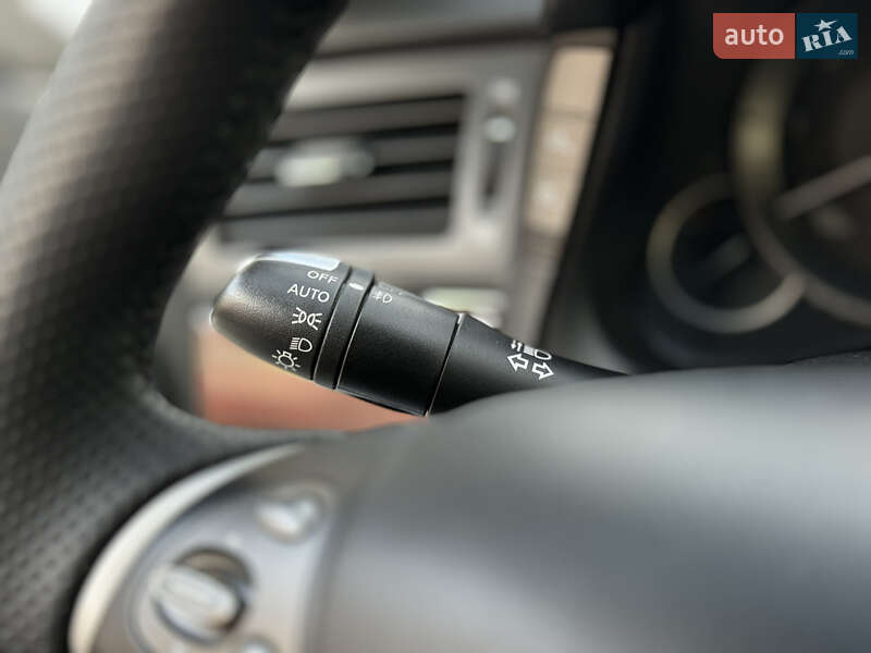 Седан Infiniti Q70 2015 в Виннице