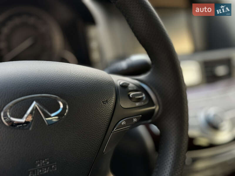 Седан Infiniti Q70 2015 в Виннице