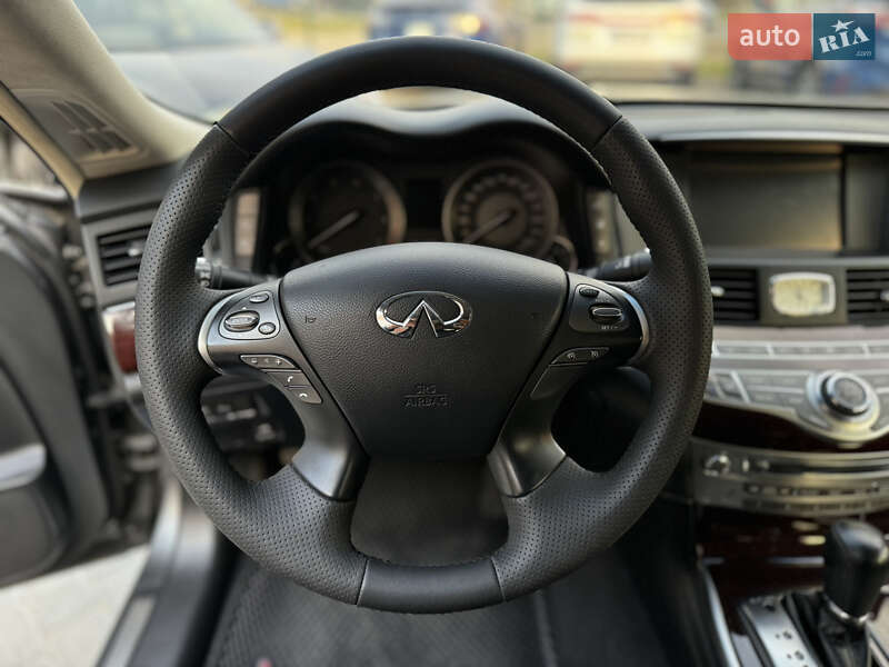 Седан Infiniti Q70 2015 в Виннице