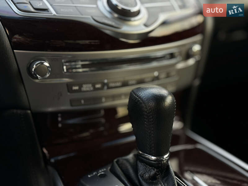 Седан Infiniti Q70 2015 в Виннице