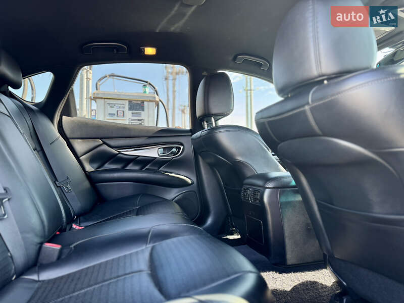 Седан Infiniti Q70 2016 в Києві