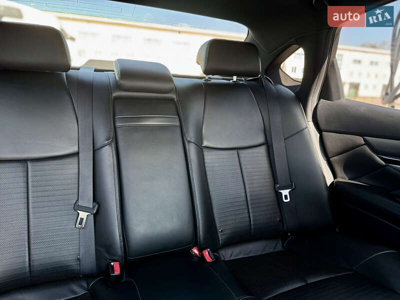 Седан Infiniti Q70 2016 в Києві