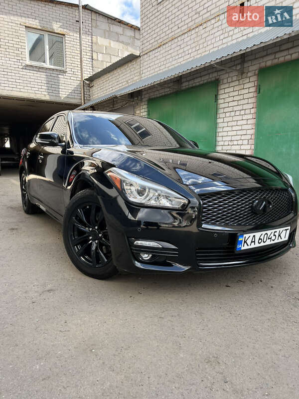 Седан Infiniti Q70 2015 в Харкові