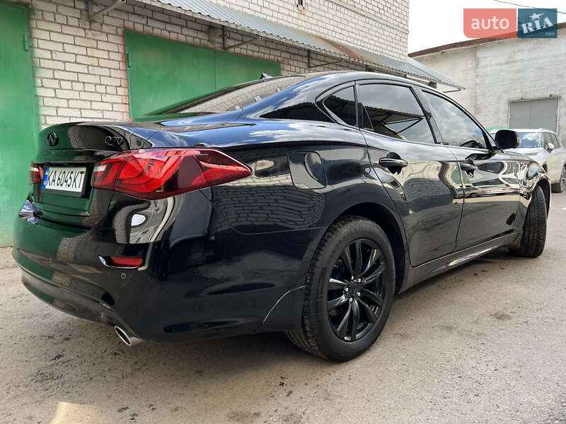 Седан Infiniti Q70 2015 в Харкові