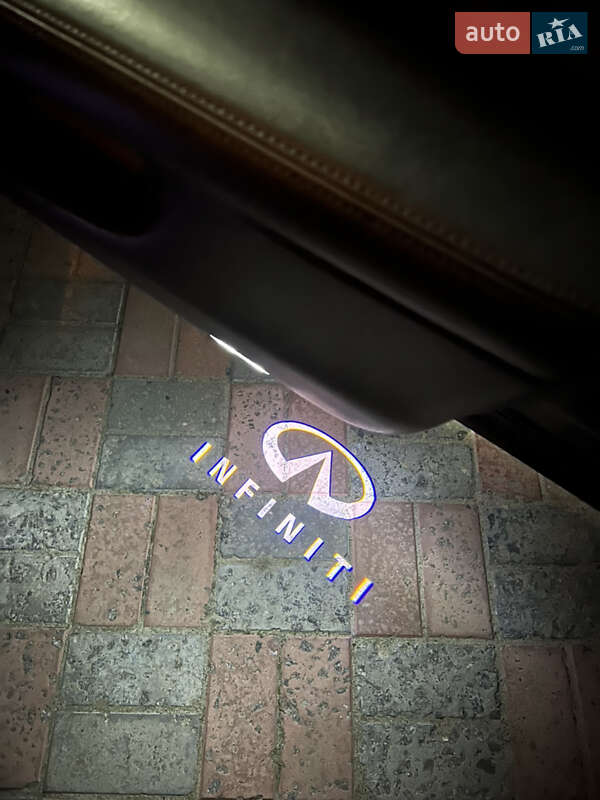 Седан Infiniti Q70 2015 в Харкові