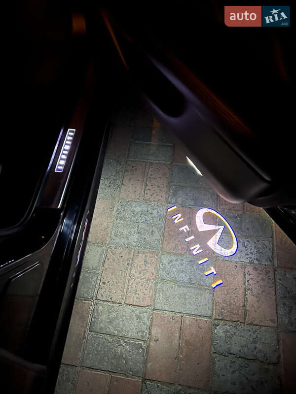 Седан Infiniti Q70 2015 в Харкові