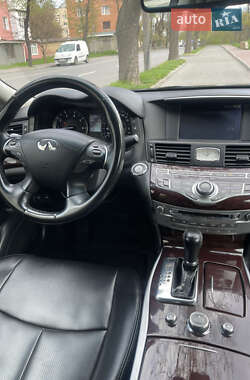 Седан Infiniti Q70 2015 в 