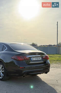 Седан Infiniti Q70 2016 в 