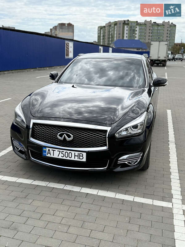 Седан Infiniti Q70 2015 в Калуше