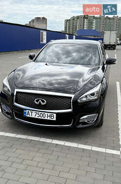 Седан Infiniti Q70 2015 в 