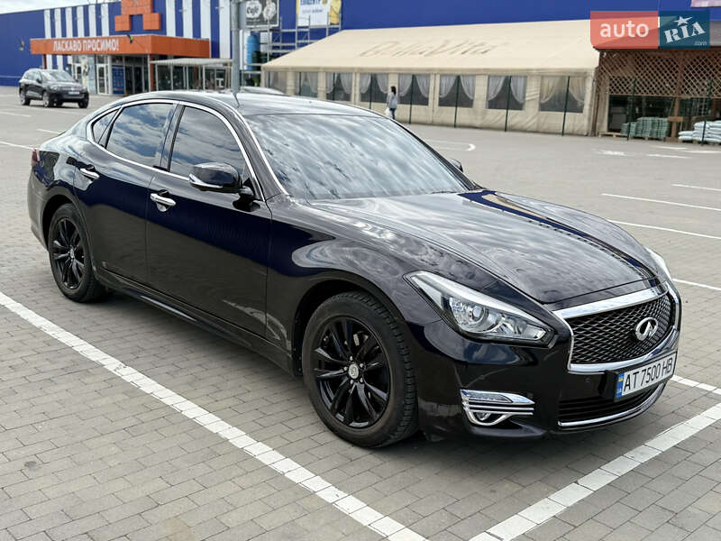 Седан Infiniti Q70 2015 в Калуше