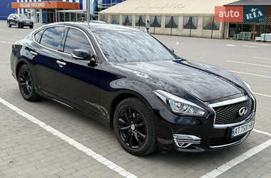 Седан Infiniti Q70 2015 в 