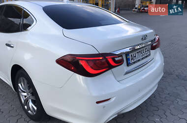 Седан Infiniti Q70 2016 в 
