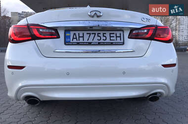 Седан Infiniti Q70 2016 в 