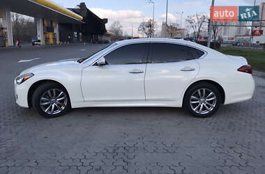 Седан Infiniti Q70 2016 в 