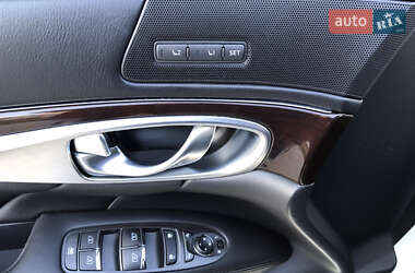 Седан Infiniti Q70 2016 в 
