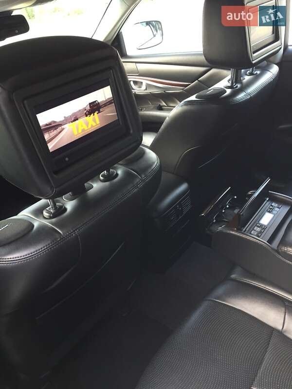 Седан Infiniti Q70 2015 в Чернигове