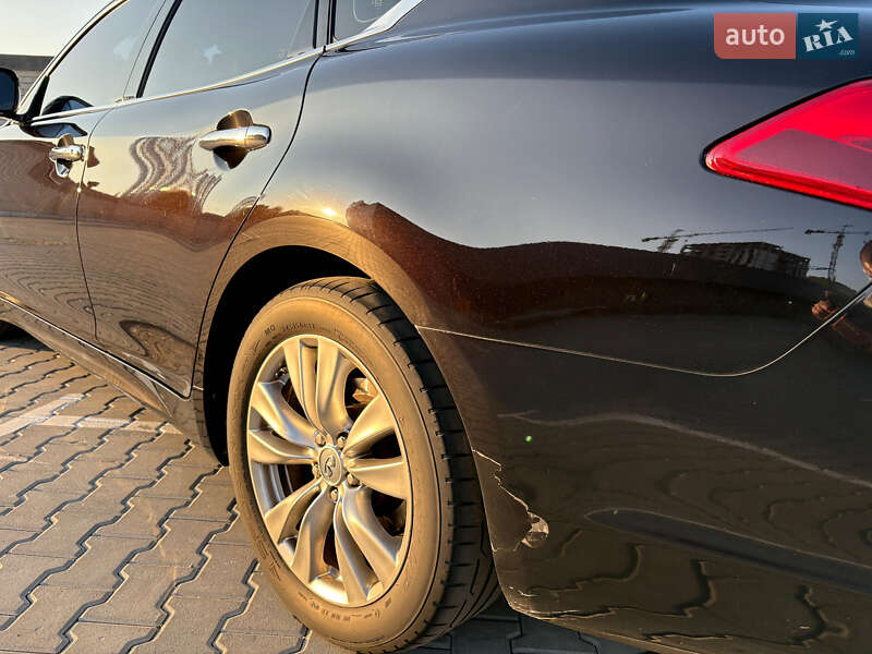 Седан Infiniti Q70 2013 в Софіївській Борщагівці