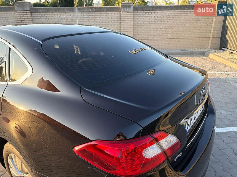 Седан Infiniti Q70 2013 в Софіївській Борщагівці