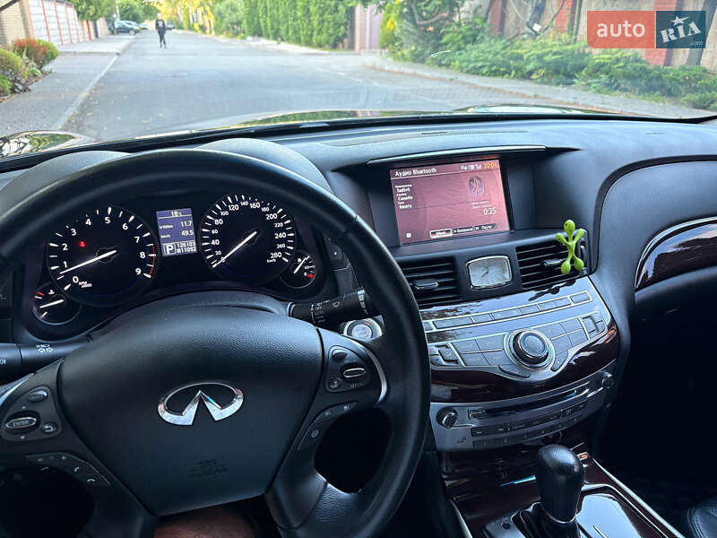 Седан Infiniti Q70 2013 в Софіївській Борщагівці