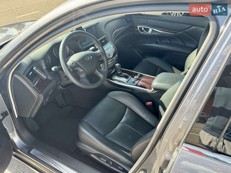 Седан Infiniti Q70 2015 в Києві