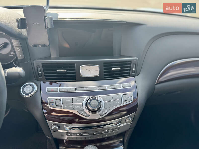 Седан Infiniti Q70 2015 в Києві