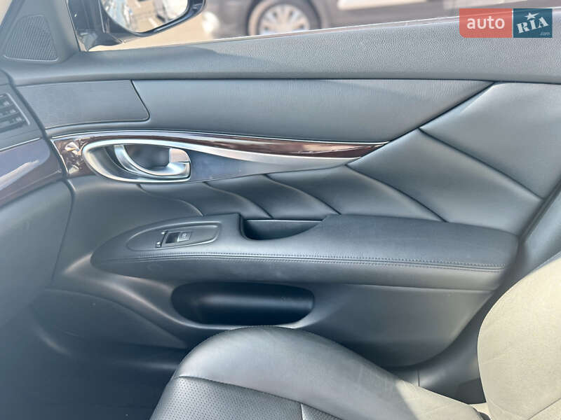 Седан Infiniti Q70 2015 в Києві