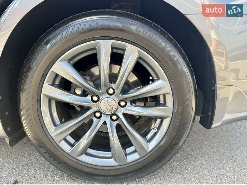 Седан Infiniti Q70 2015 в Києві