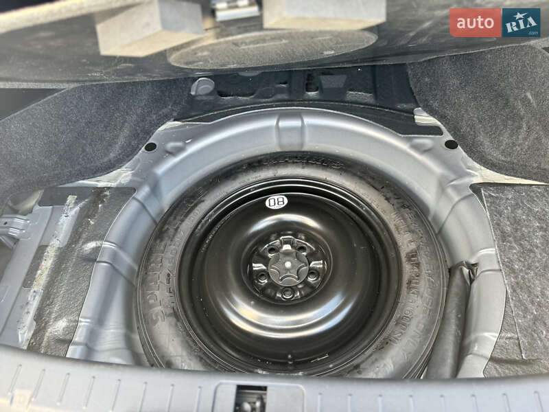 Седан Infiniti Q70 2015 в Києві