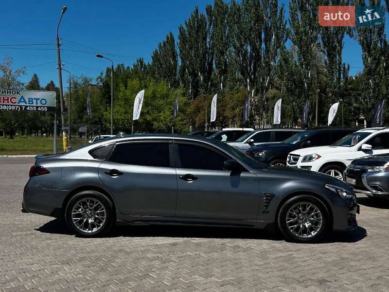 Седан Infiniti Q70 2016 в Кривому Розі