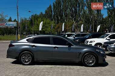Седан Infiniti Q70 2016 в 