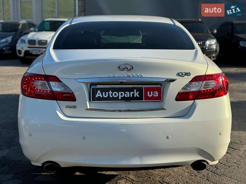 Седан Infiniti Q70 2013 в Вінниці