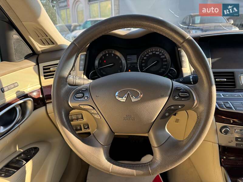 Седан Infiniti Q70 2013 в Вінниці