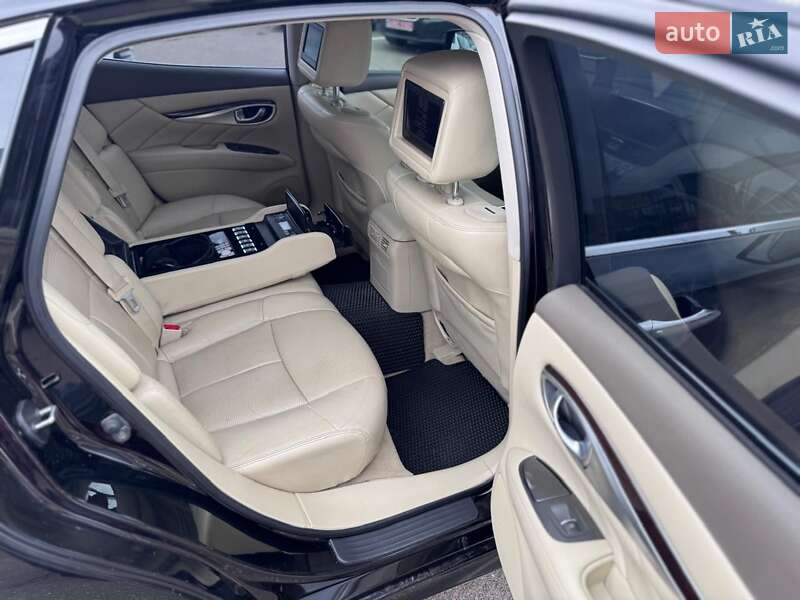 Седан Infiniti Q70 2013 в Києві