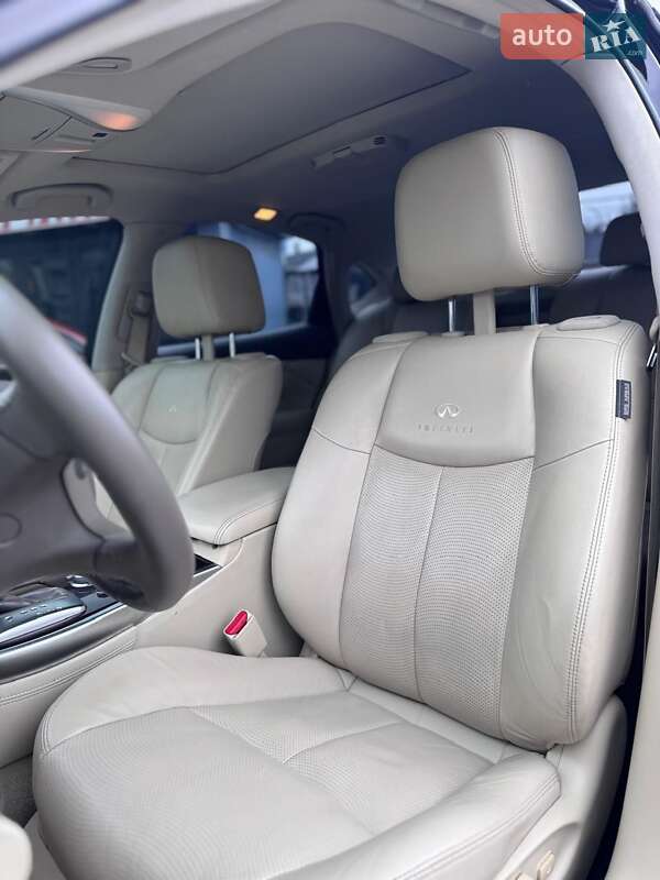 Седан Infiniti Q70 2013 в Києві