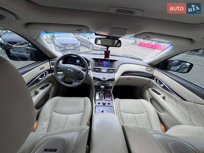 Седан Infiniti Q70 2013 в Києві