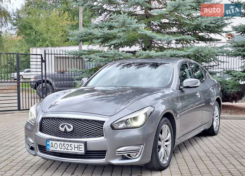 Седан Infiniti Q70 2016 в Сваляве фото Седан Infiniti Q70 2016 в Сваляве