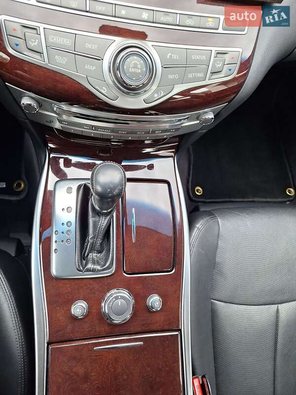 Седан Infiniti Q70 2016 в Сваляве фото 34 Седан Infiniti Q70 2016 в Сваляве