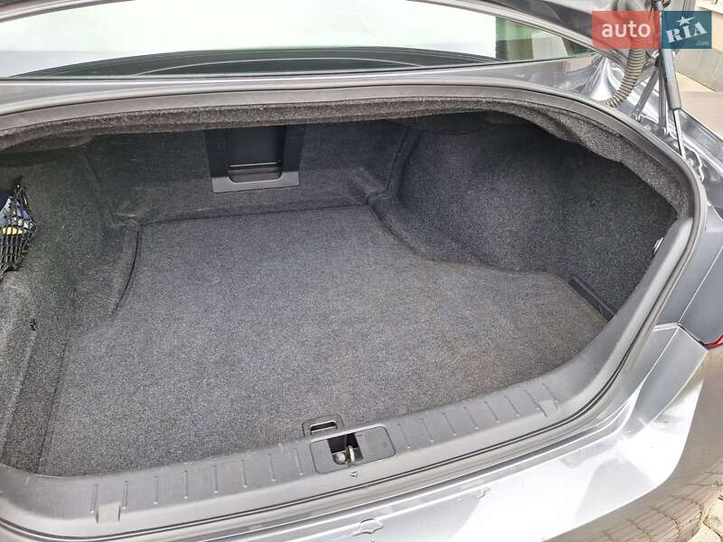 Седан Infiniti Q70 2016 в Сваляве фото 43 Седан Infiniti Q70 2016 в Сваляве