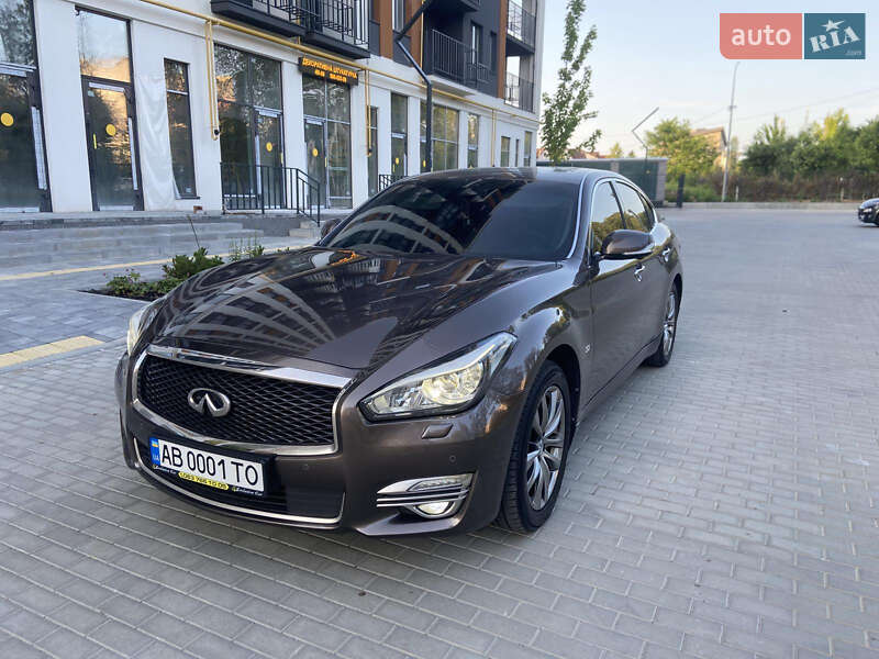 Infiniti Q70 2015