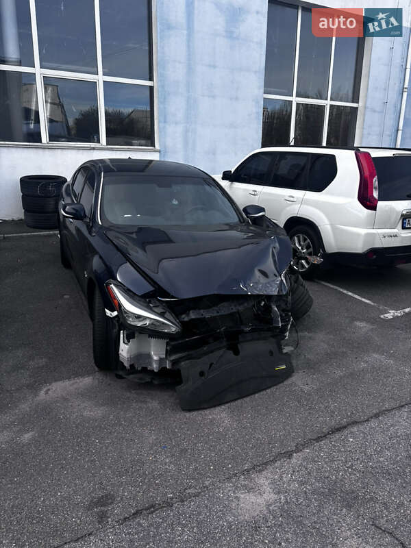 Седан Infiniti Q70 2017 в Киеве