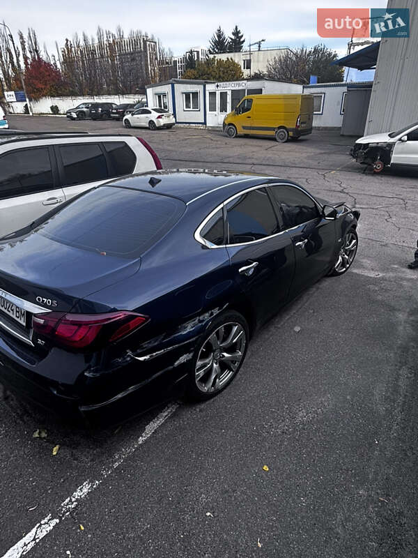 Седан Infiniti Q70 2017 в Киеве